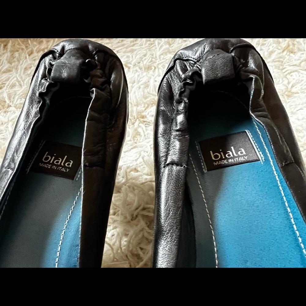 Close-toed Black Heels - Picture 4 of 5
